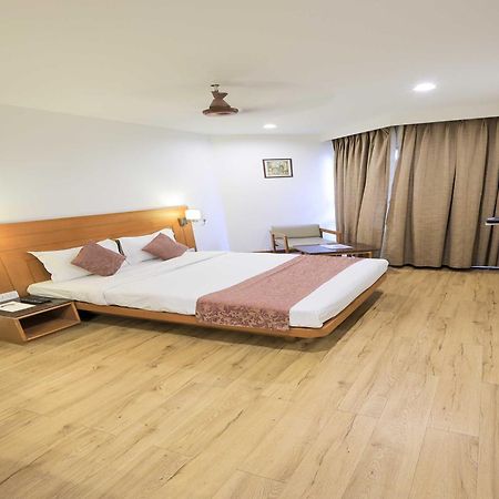 Palette Hotel Surya Vadodara Ngoại thất bức ảnh