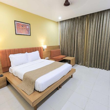 Palette Hotel Surya Vadodara Ngoại thất bức ảnh