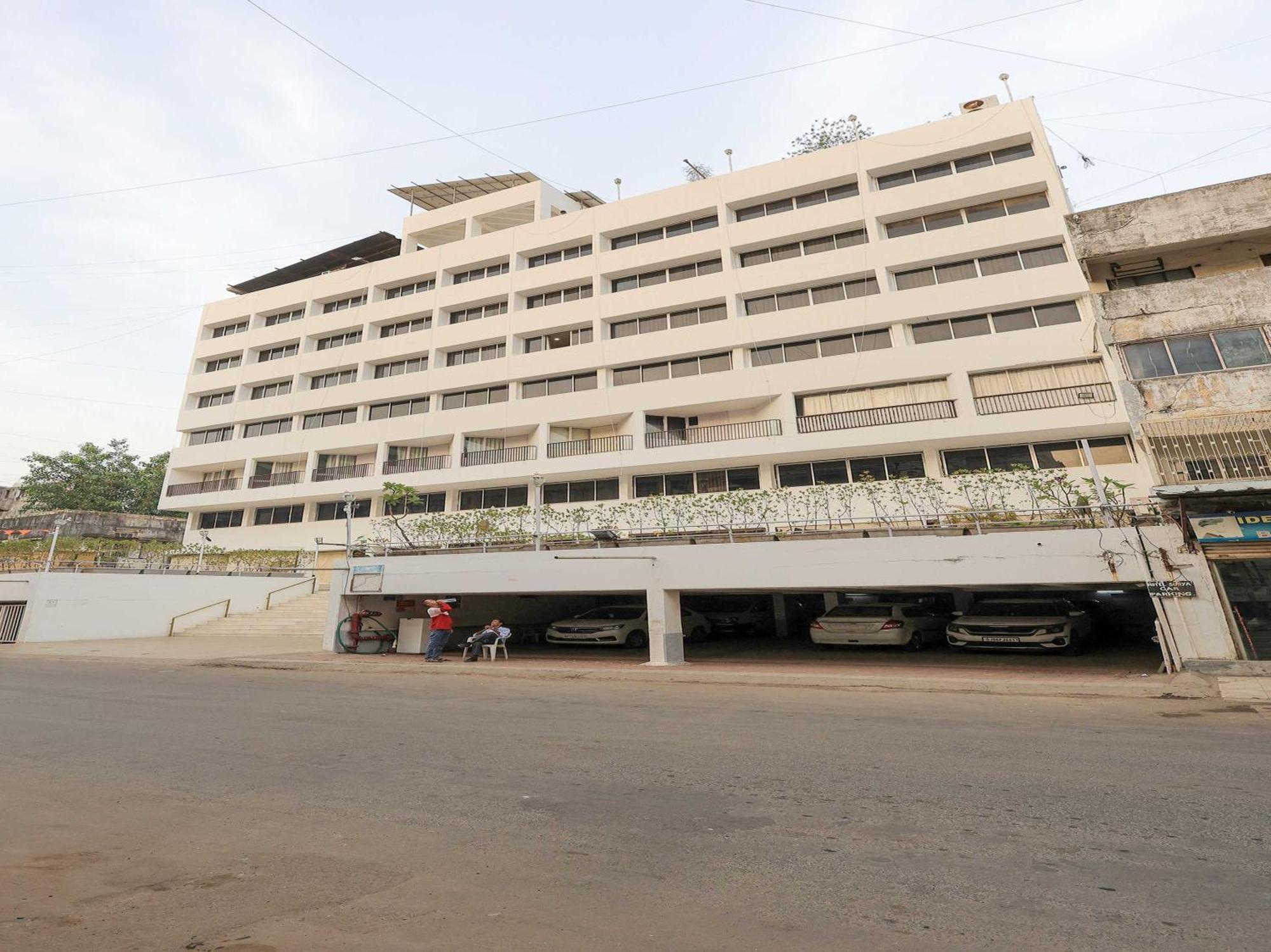 Palette Hotel Surya Vadodara Ngoại thất bức ảnh