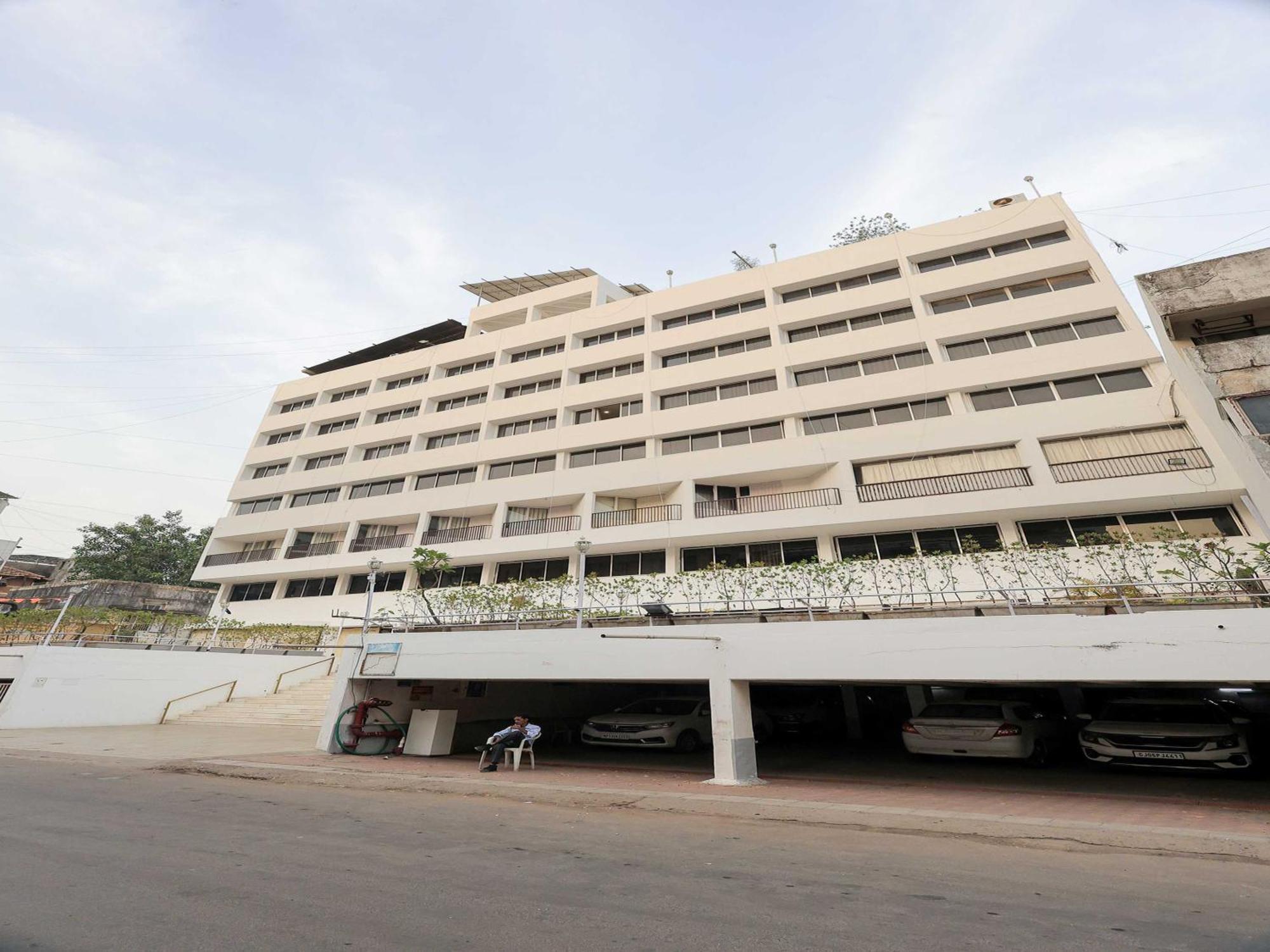 Palette Hotel Surya Vadodara Ngoại thất bức ảnh