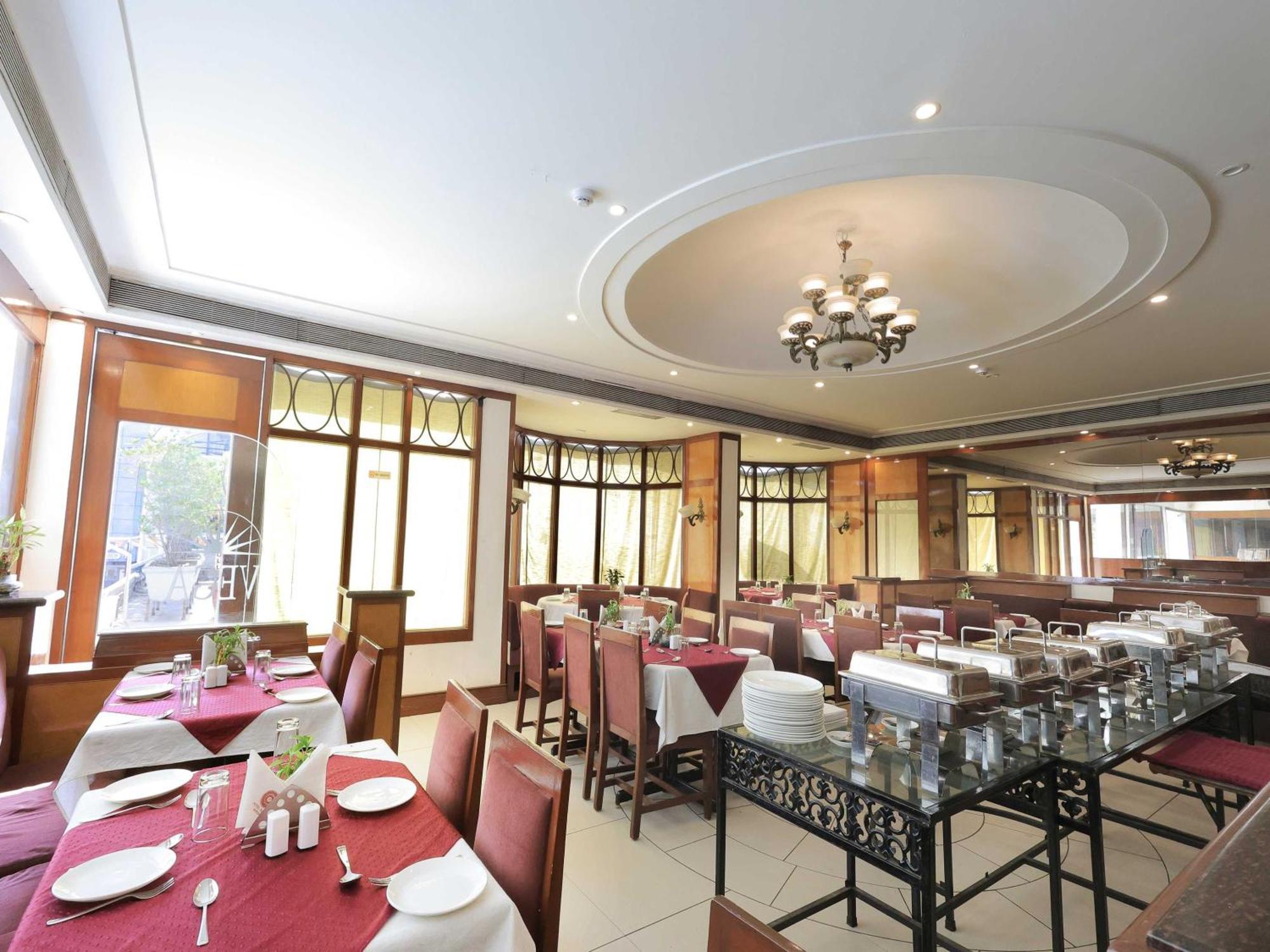 Palette Hotel Surya Vadodara Ngoại thất bức ảnh