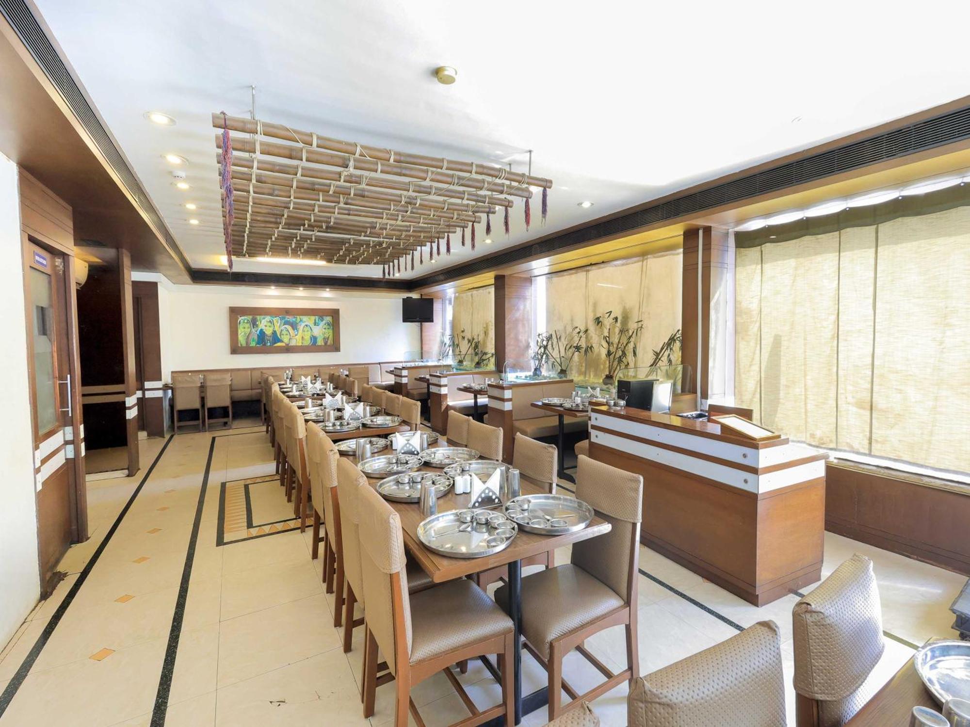 Palette Hotel Surya Vadodara Ngoại thất bức ảnh