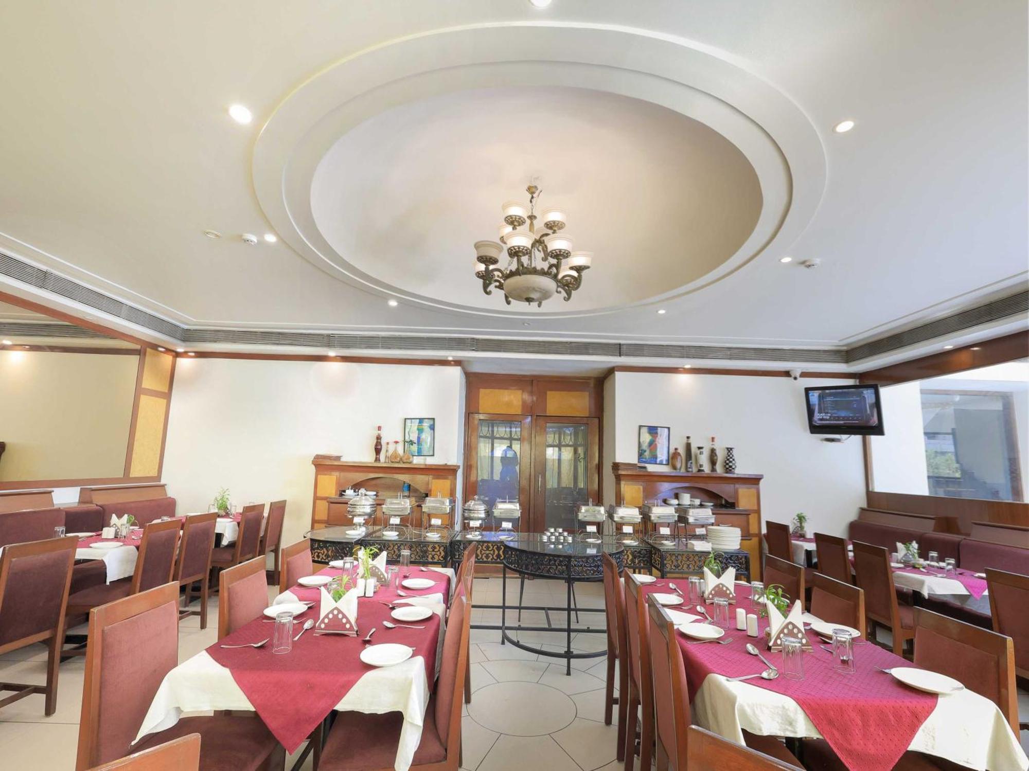 Palette Hotel Surya Vadodara Ngoại thất bức ảnh