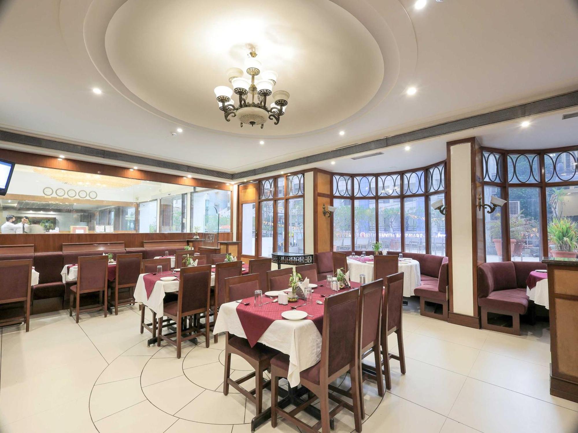 Palette Hotel Surya Vadodara Ngoại thất bức ảnh