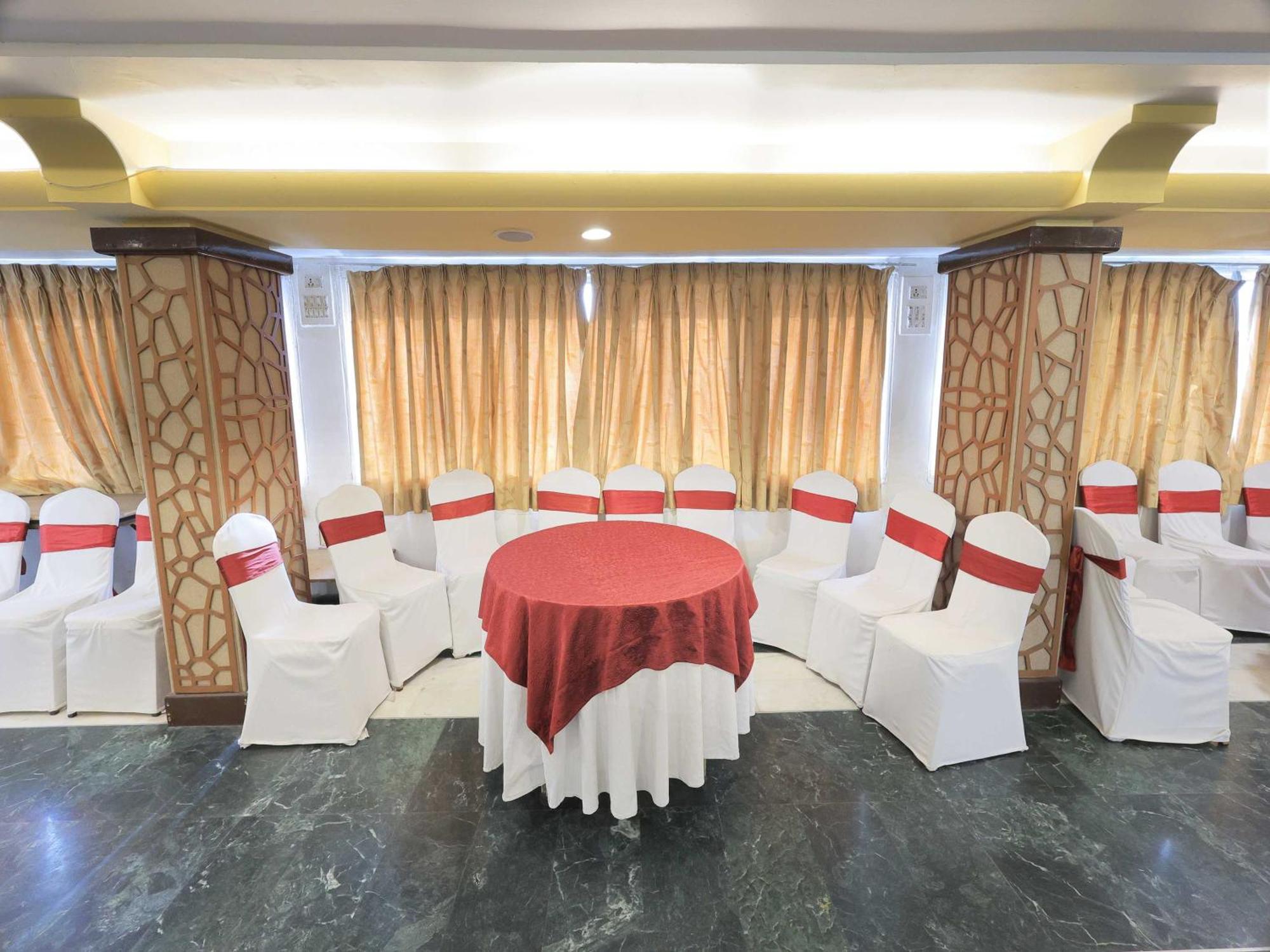 Palette Hotel Surya Vadodara Ngoại thất bức ảnh