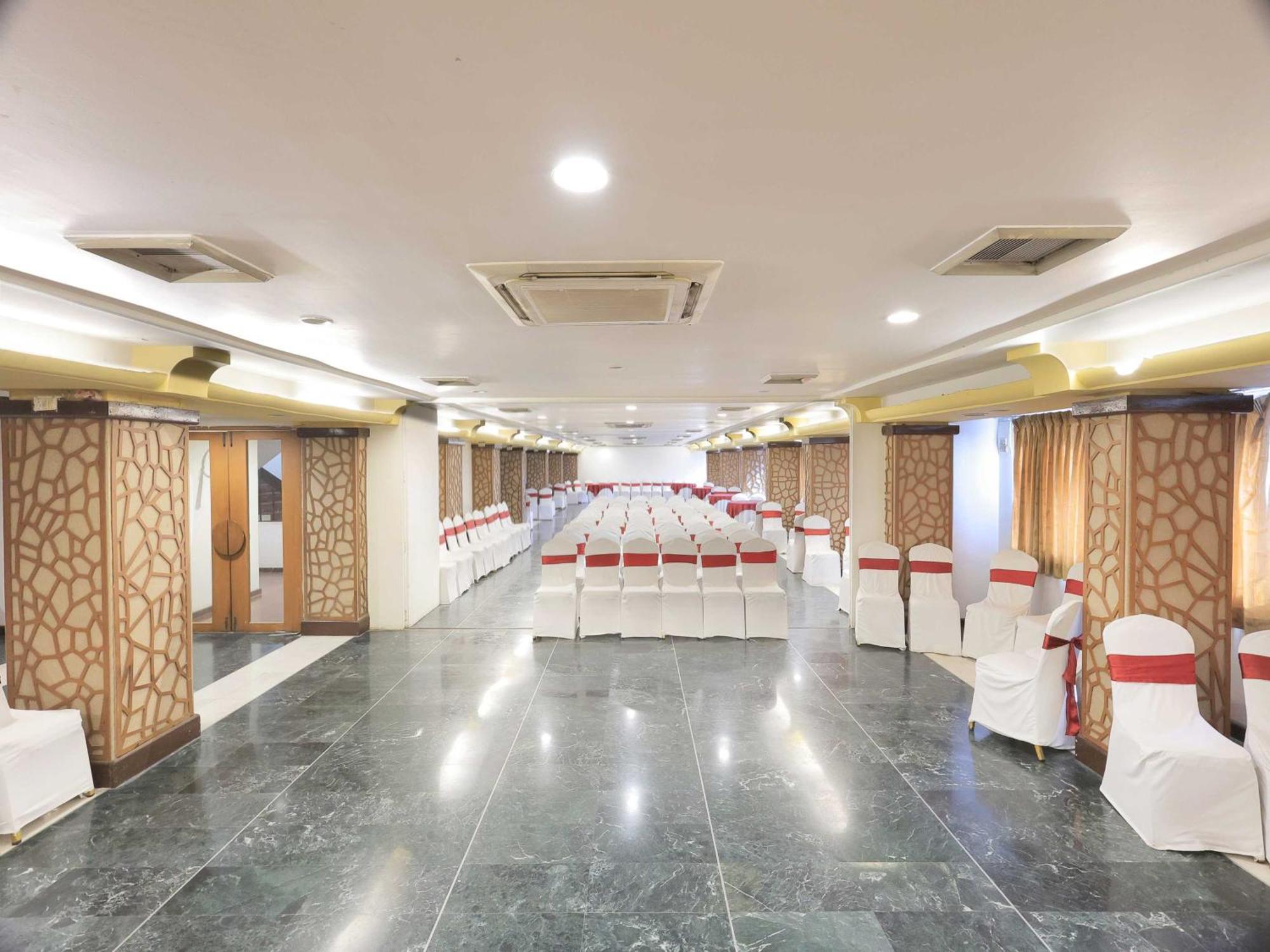 Palette Hotel Surya Vadodara Ngoại thất bức ảnh