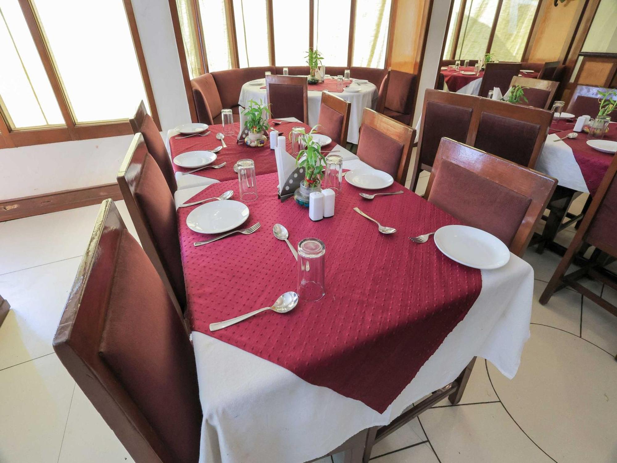 Palette Hotel Surya Vadodara Ngoại thất bức ảnh