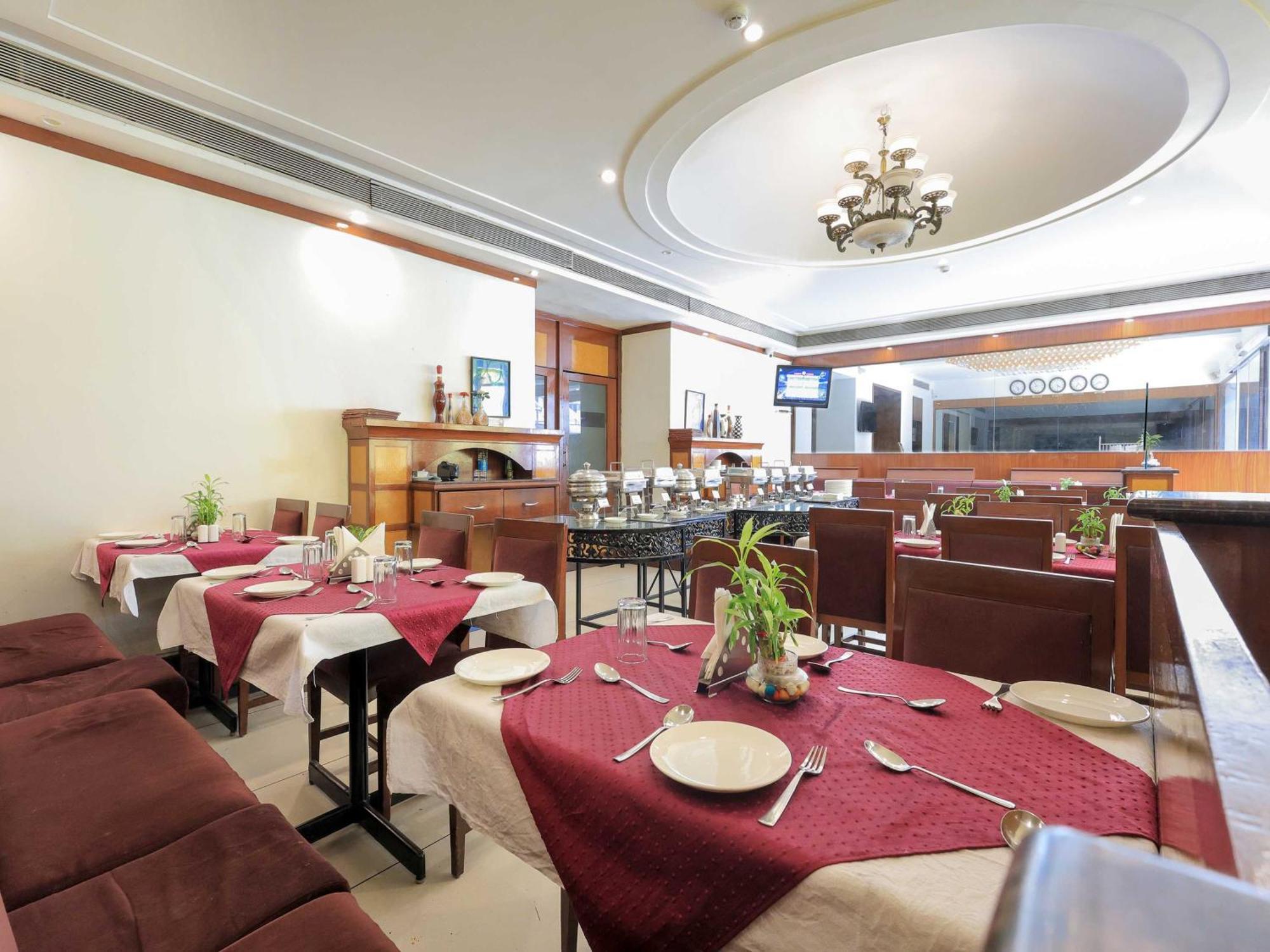 Palette Hotel Surya Vadodara Ngoại thất bức ảnh