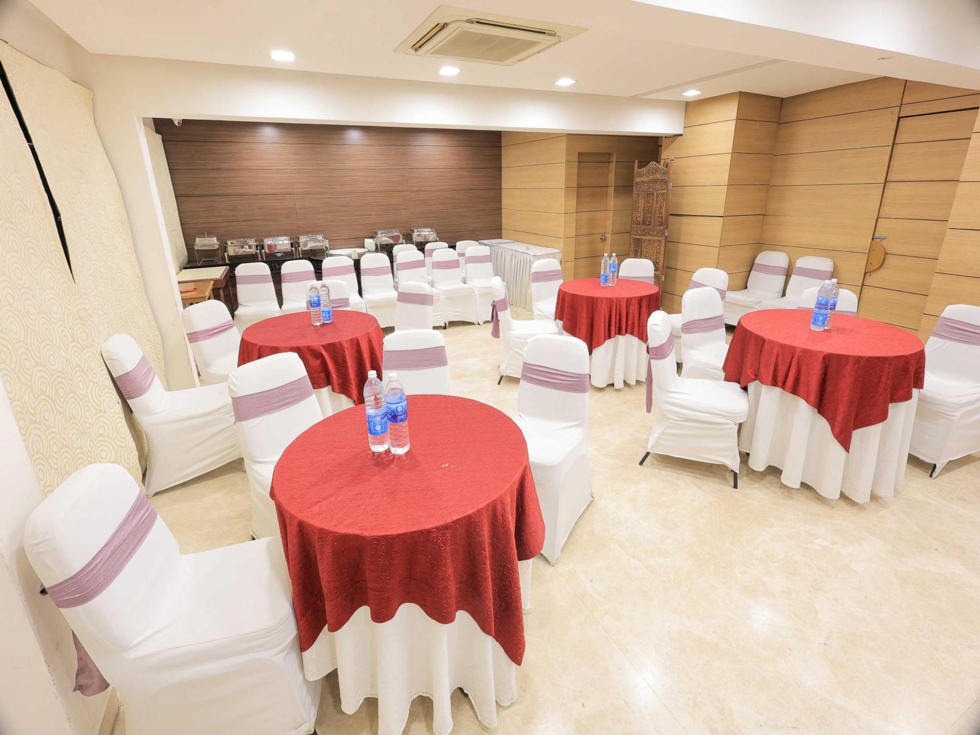Palette Hotel Surya Vadodara Ngoại thất bức ảnh