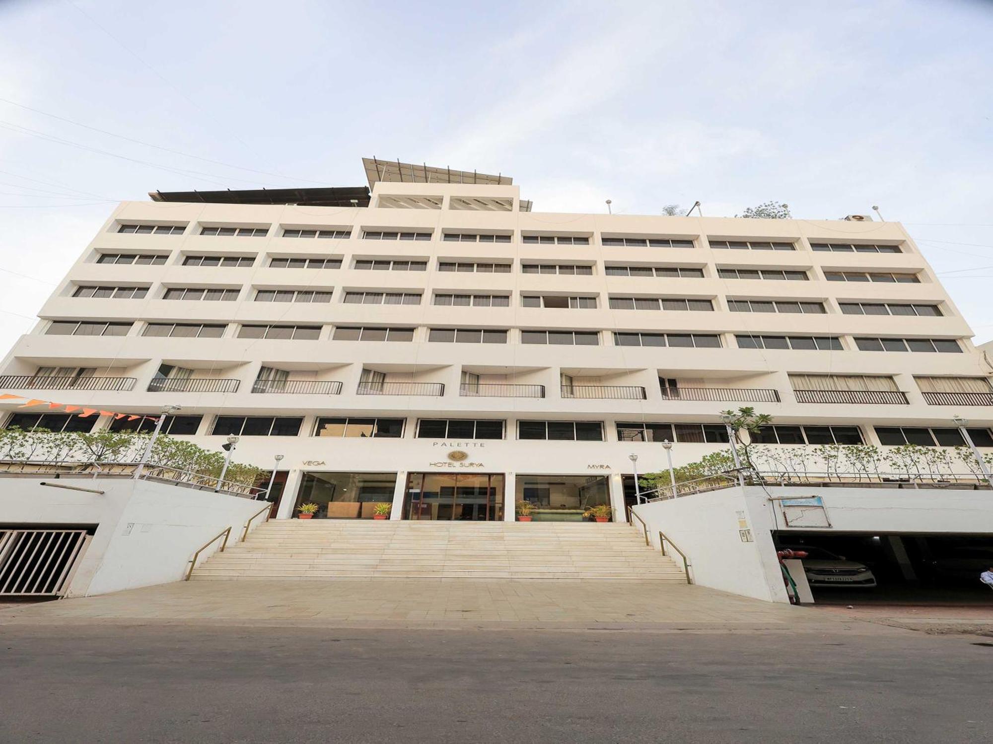 Palette Hotel Surya Vadodara Ngoại thất bức ảnh