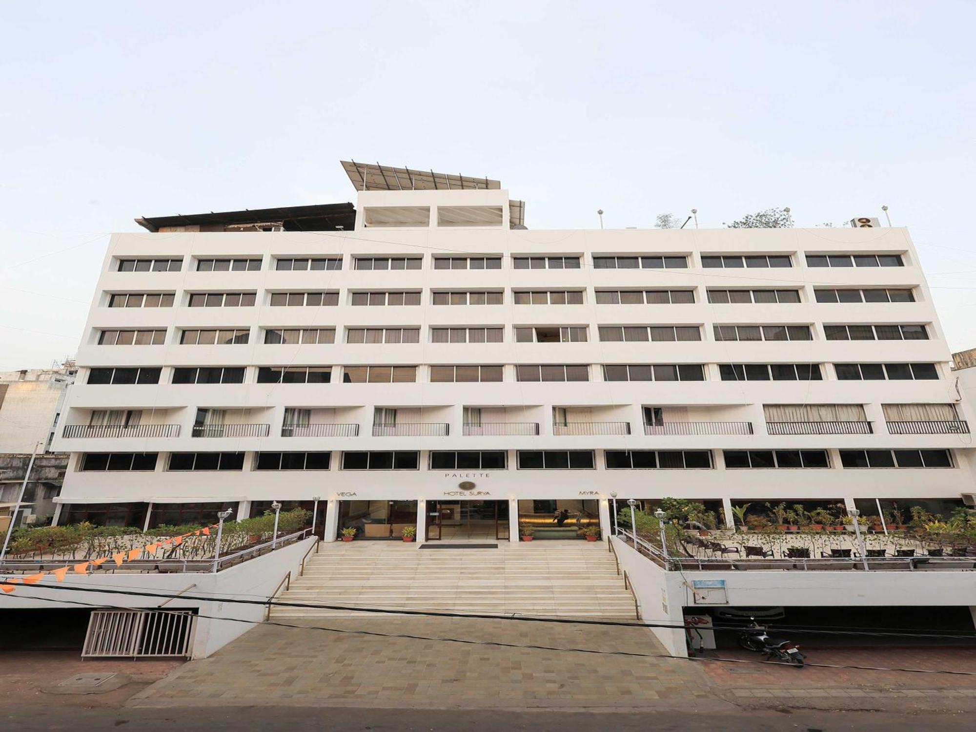 Palette Hotel Surya Vadodara Ngoại thất bức ảnh