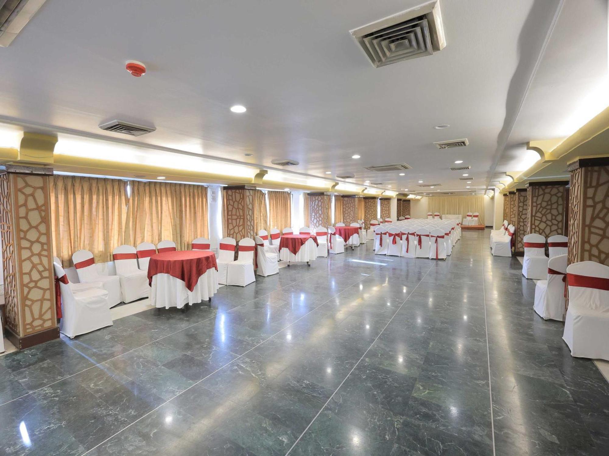 Palette Hotel Surya Vadodara Ngoại thất bức ảnh