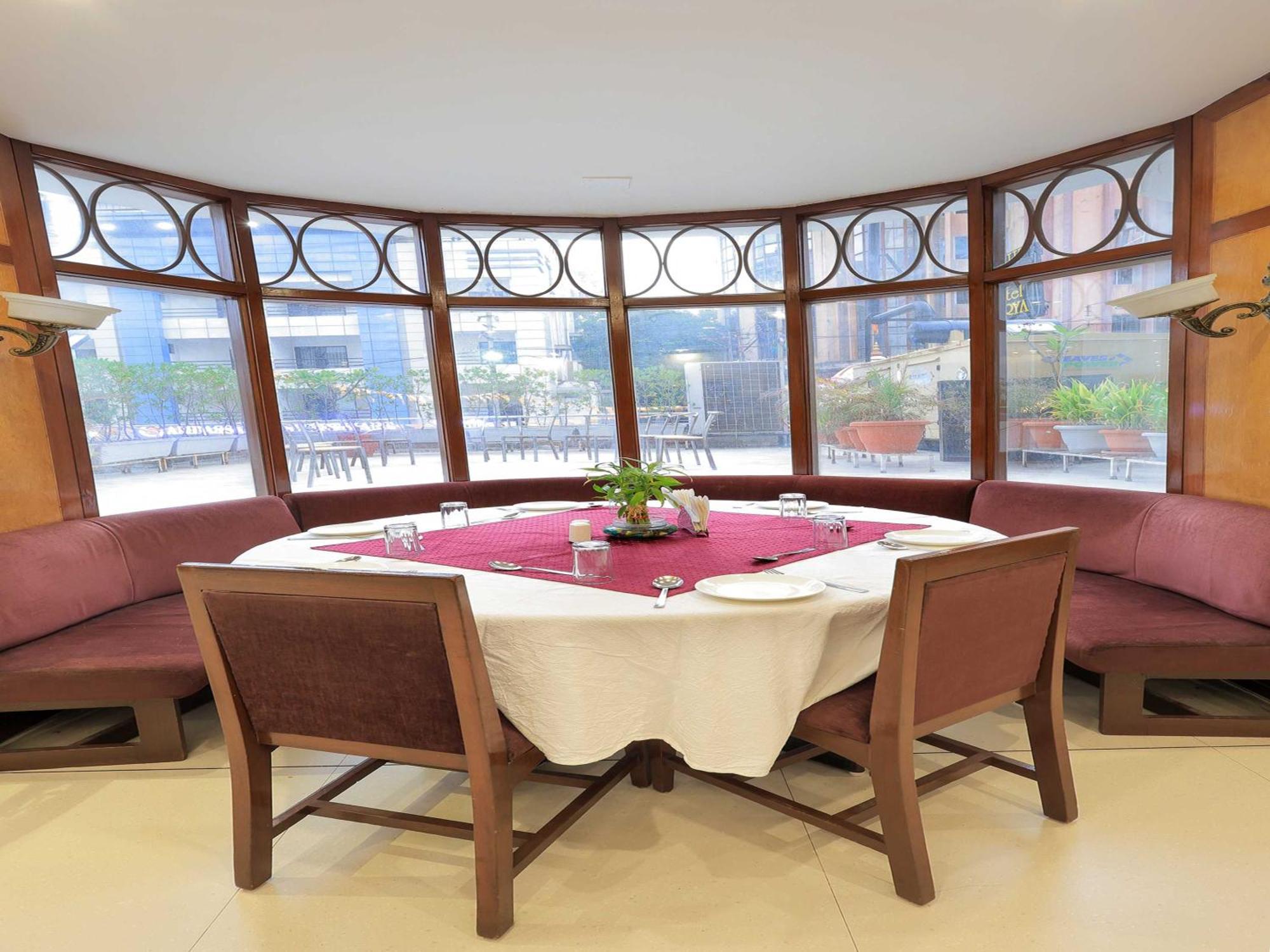 Palette Hotel Surya Vadodara Ngoại thất bức ảnh