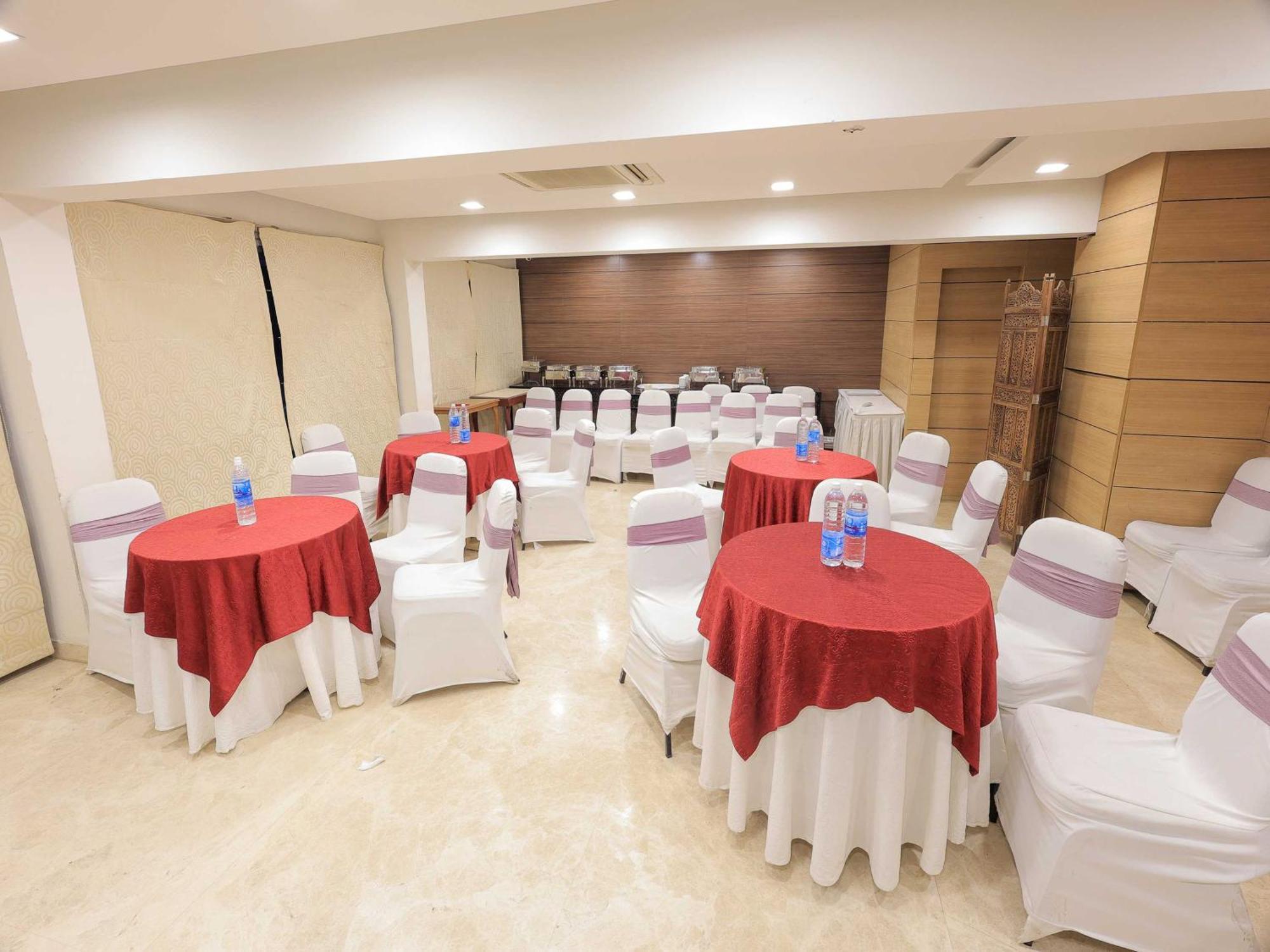 Palette Hotel Surya Vadodara Ngoại thất bức ảnh
