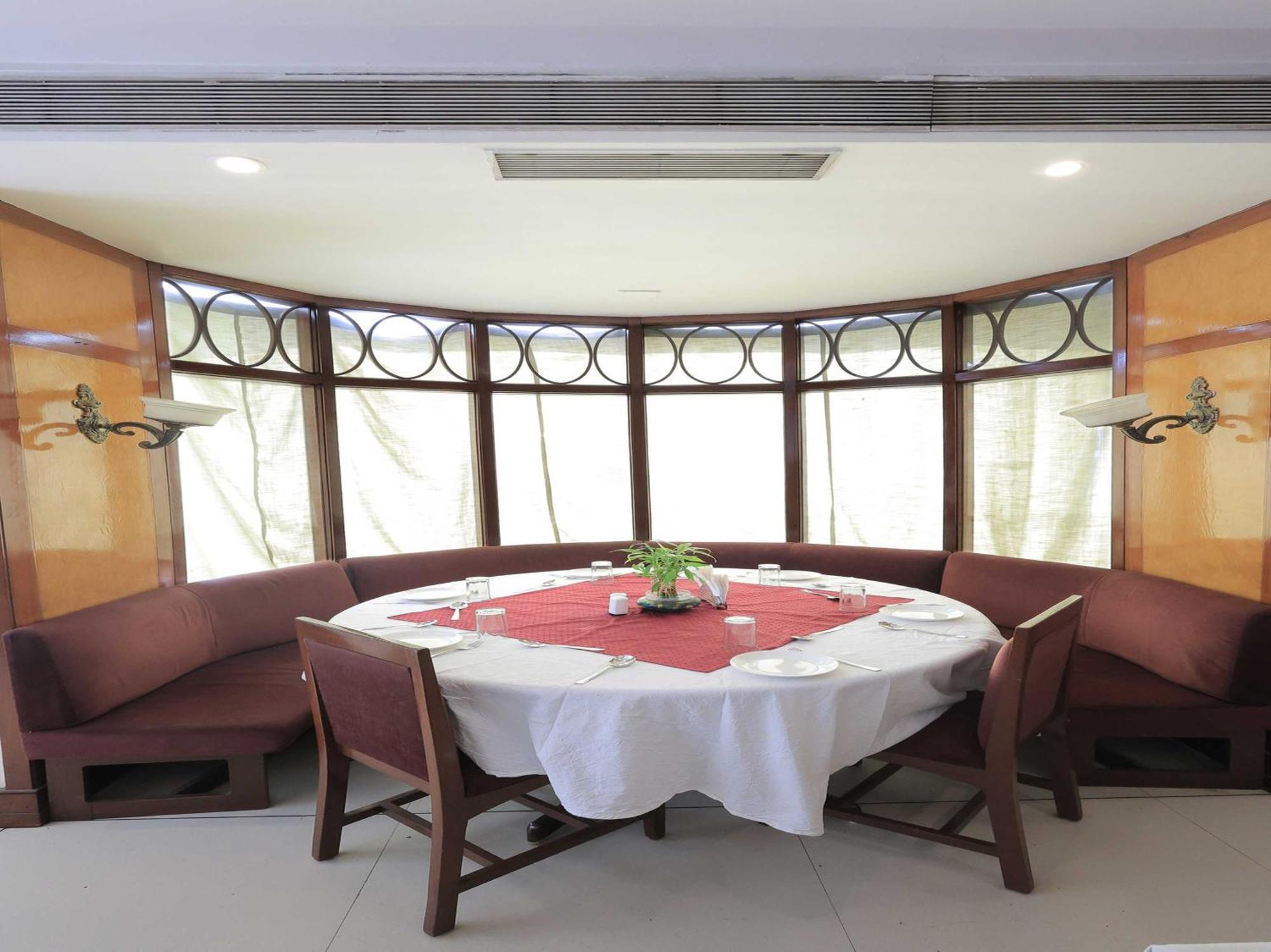 Palette Hotel Surya Vadodara Ngoại thất bức ảnh