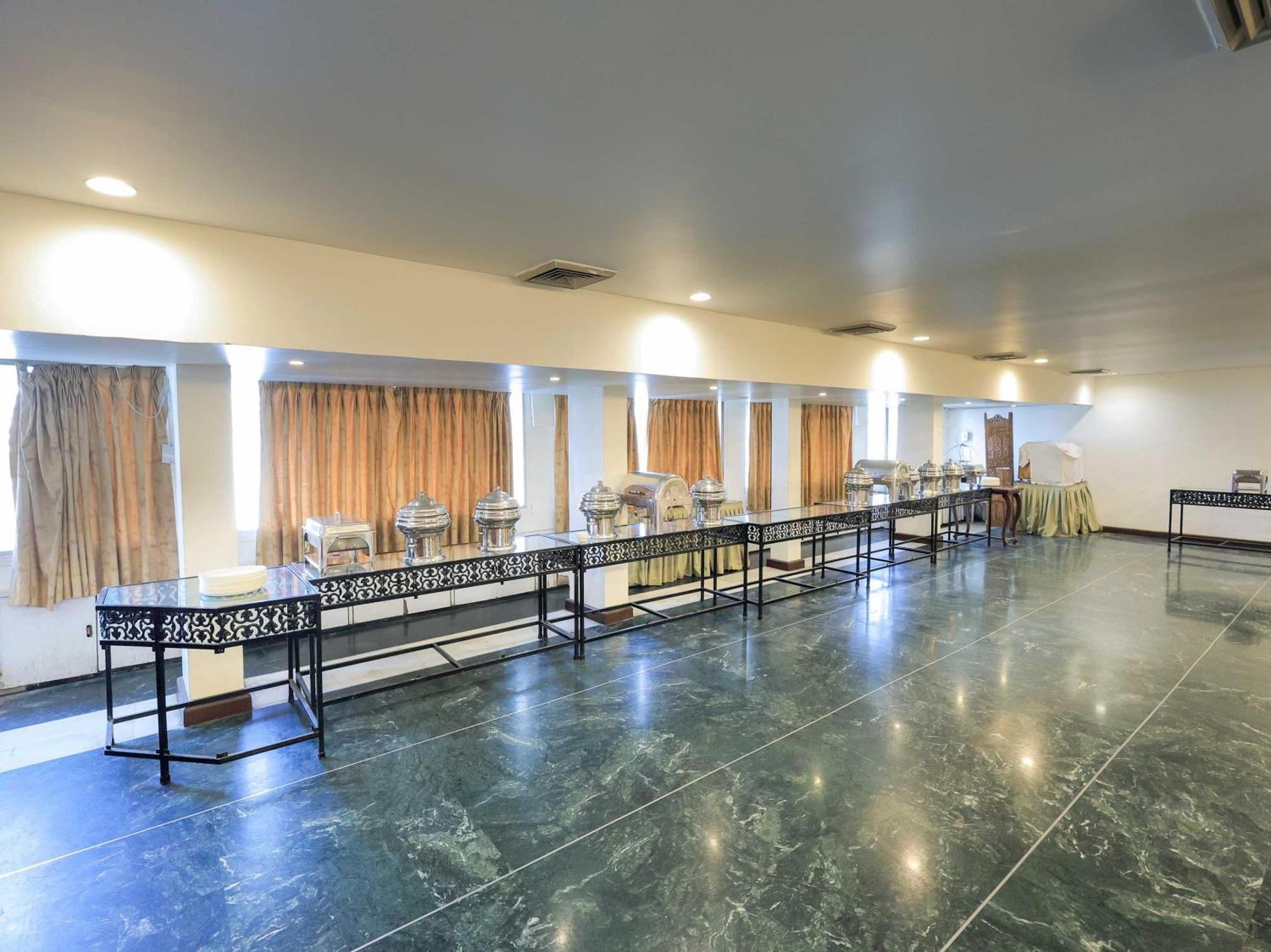 Palette Hotel Surya Vadodara Ngoại thất bức ảnh