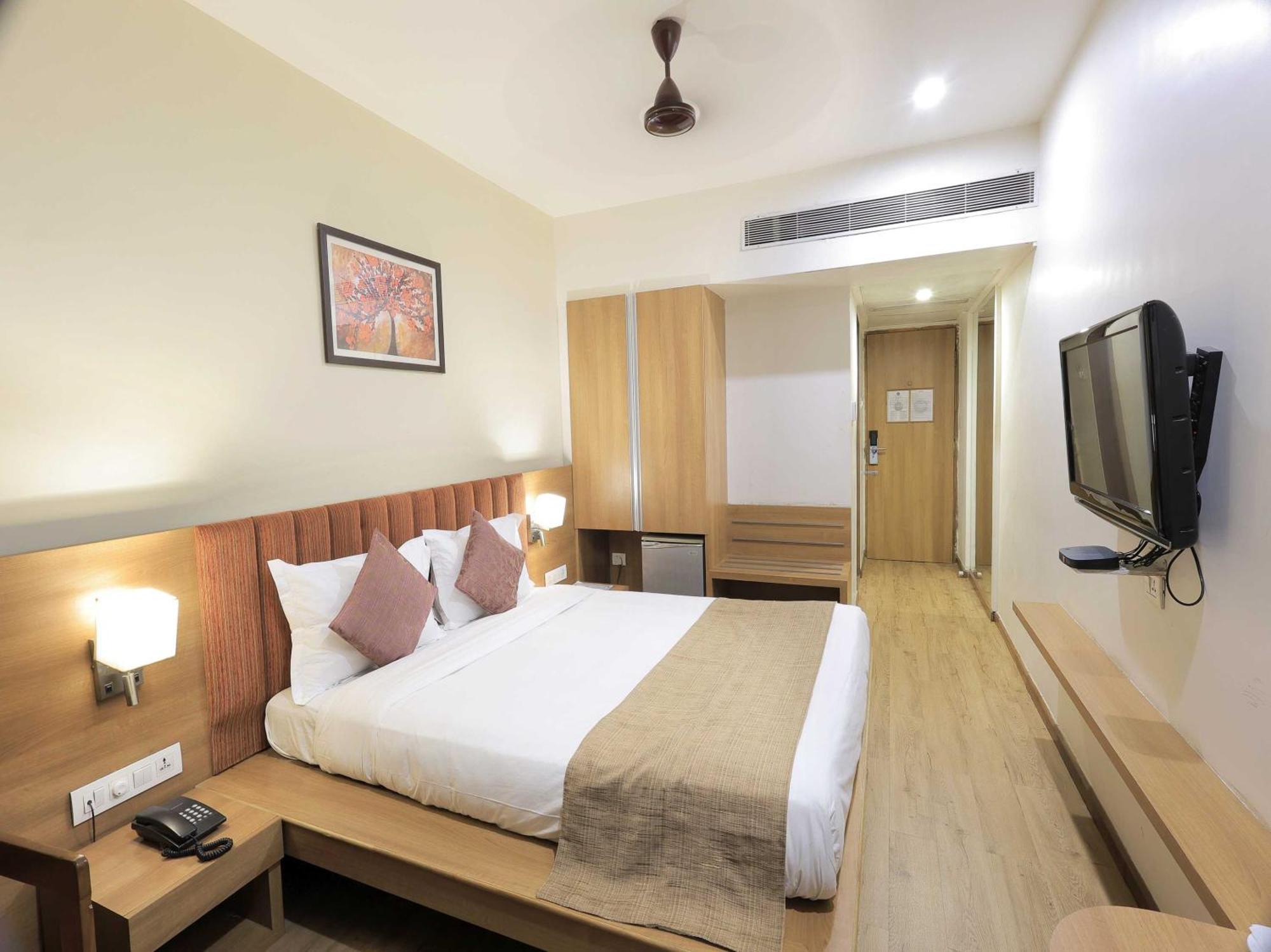 Palette Hotel Surya Vadodara Ngoại thất bức ảnh