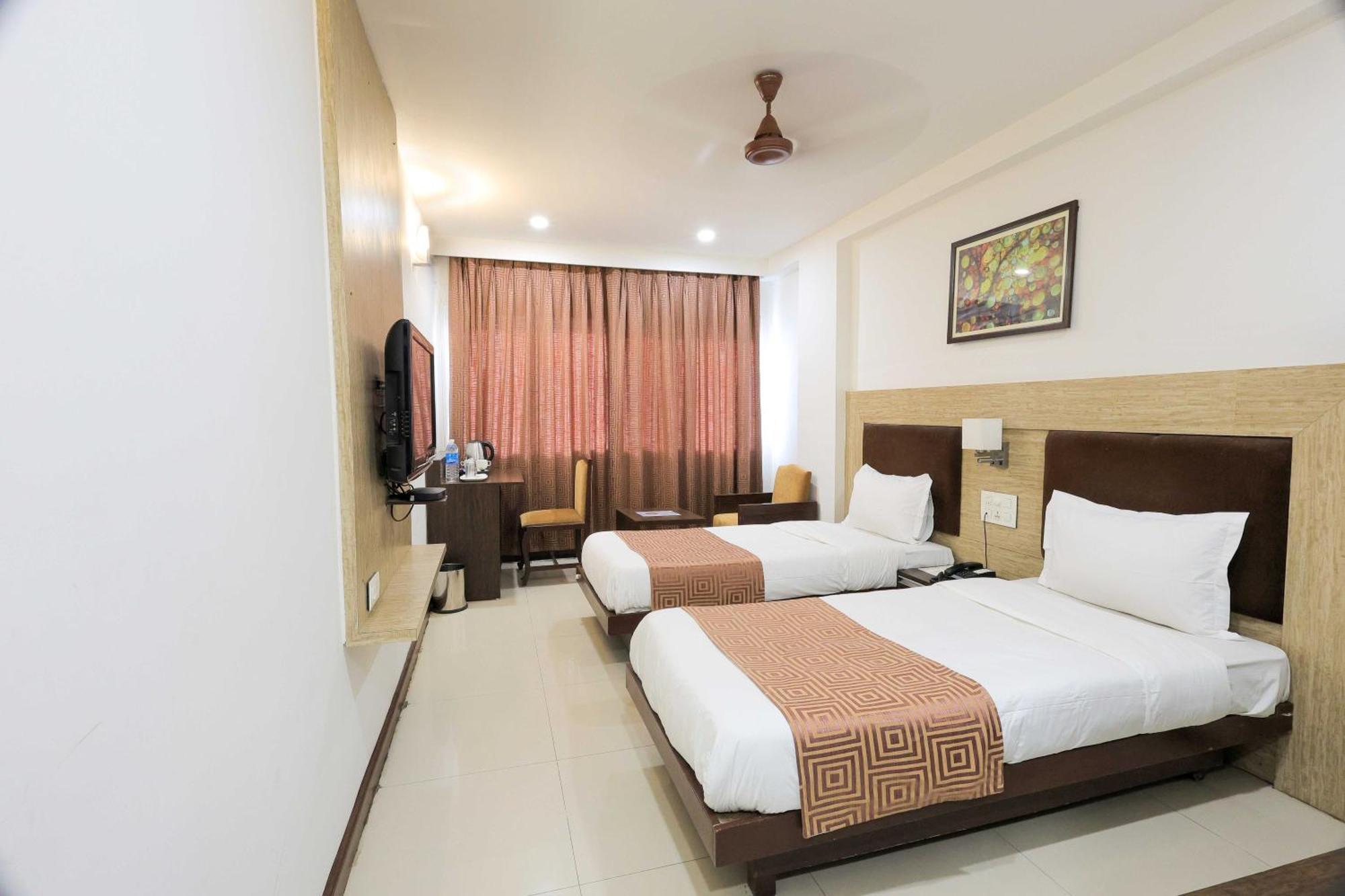 Palette Hotel Surya Vadodara Ngoại thất bức ảnh
