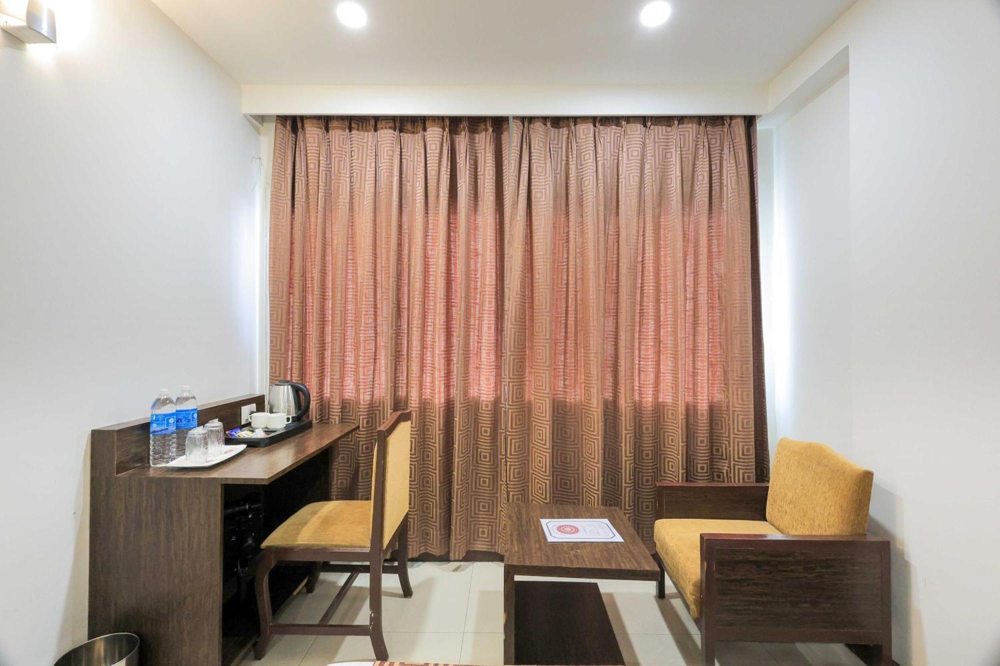 Palette Hotel Surya Vadodara Ngoại thất bức ảnh