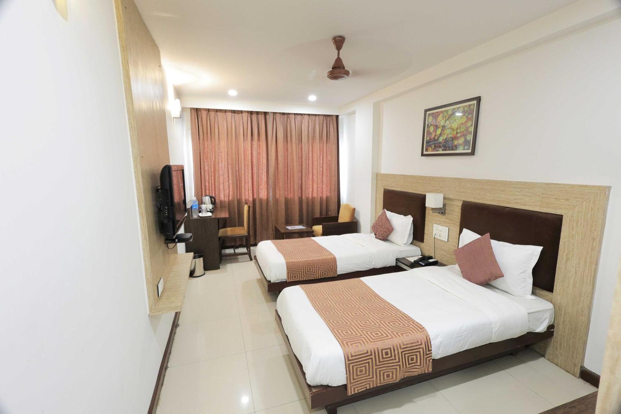 Palette Hotel Surya Vadodara Ngoại thất bức ảnh
