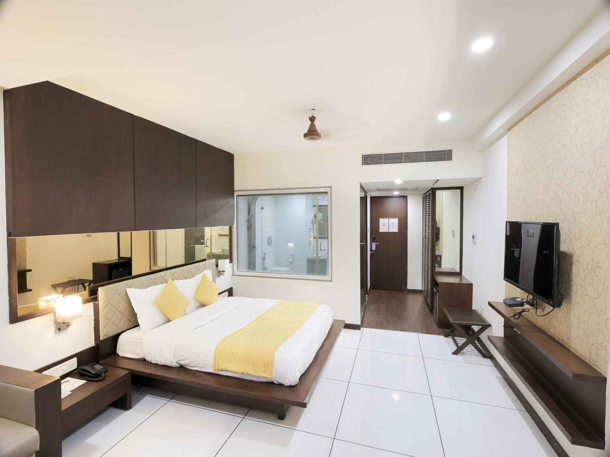 Palette Hotel Surya Vadodara Ngoại thất bức ảnh