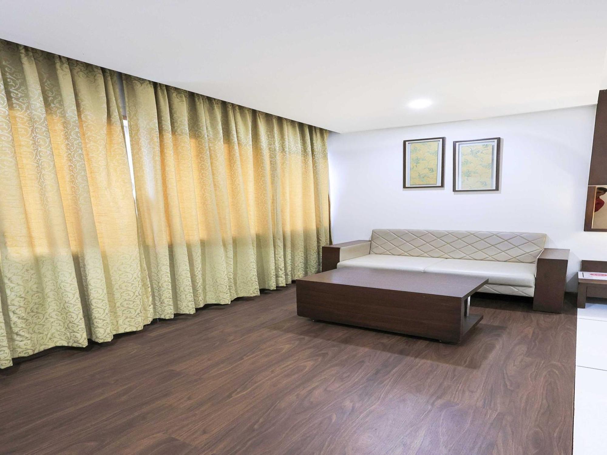 Palette Hotel Surya Vadodara Ngoại thất bức ảnh